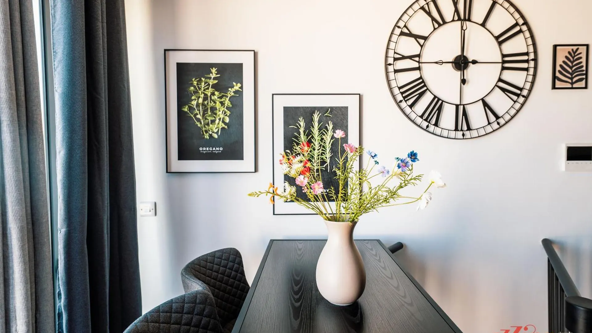 A Stylish Duplex Guests Love Pieta