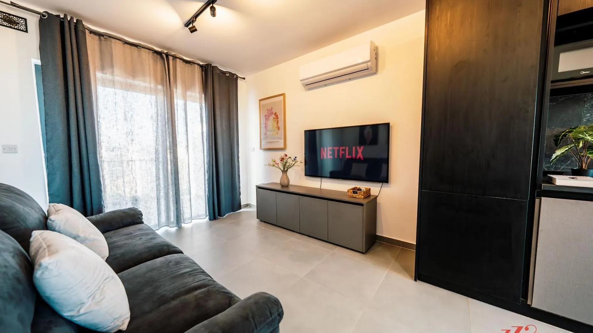 Apartment A Stylish Duplex Guests Love Pieta