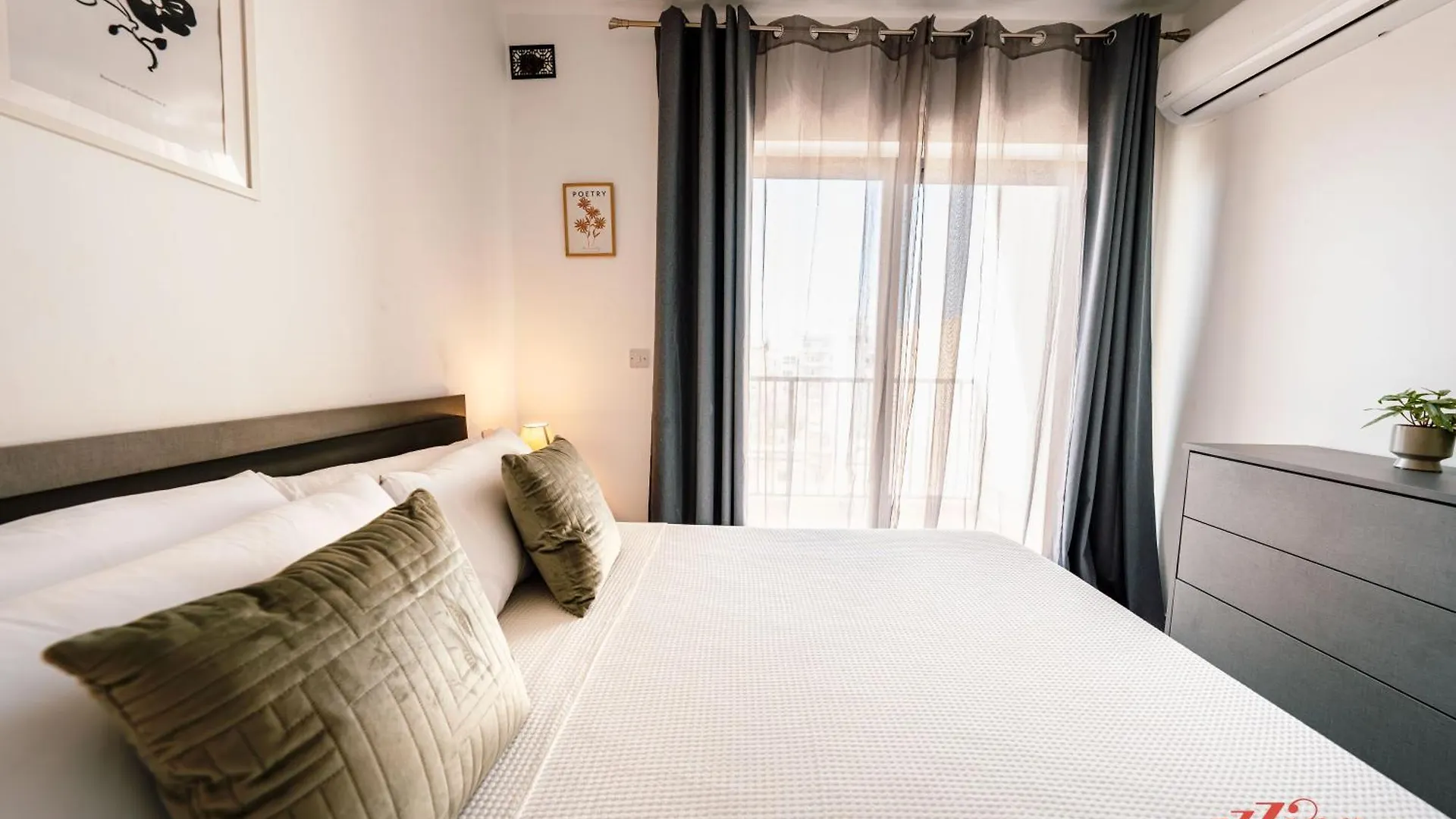 A Stylish Duplex Guests Love Pieta 0*,